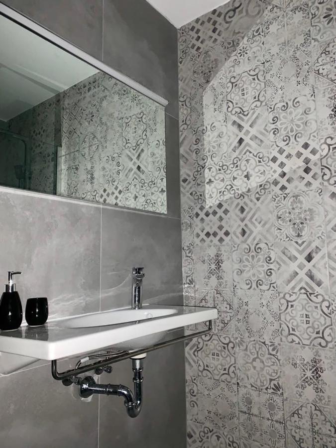 Deluxe Suites Mandic Омиш Экстерьер фото