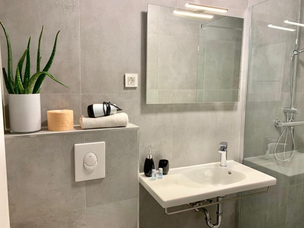 Deluxe Suites Mandic Омиш Экстерьер фото