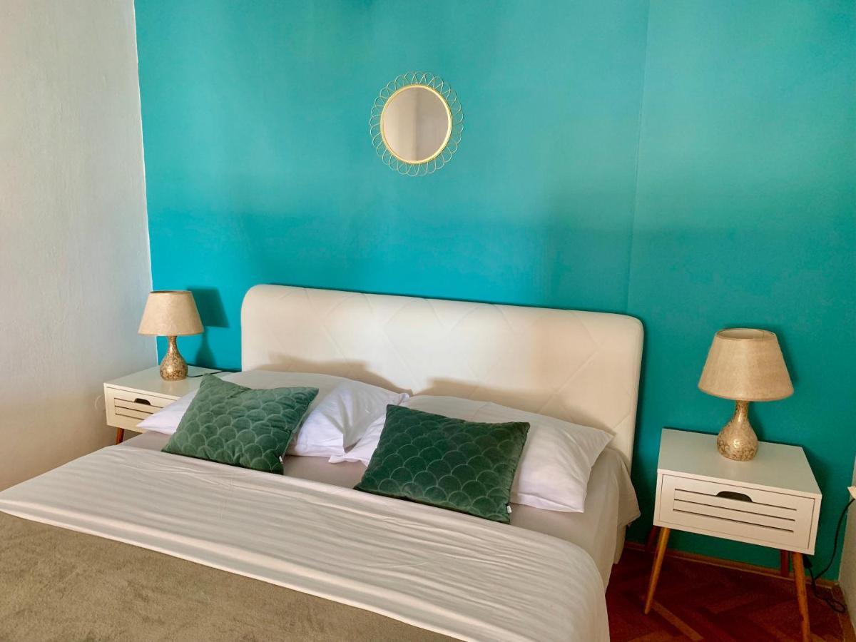 Deluxe Suites Mandic Омиш Экстерьер фото