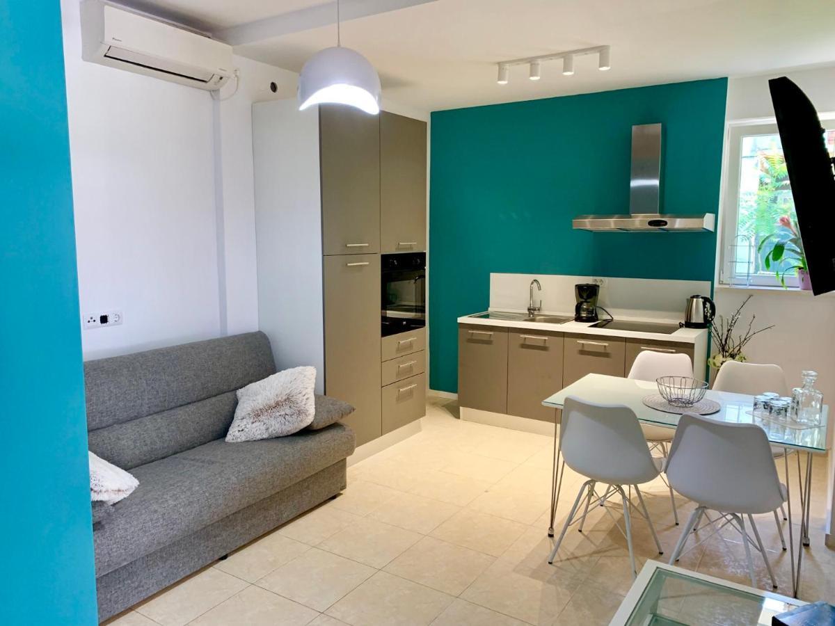 Deluxe Suites Mandic Омиш Экстерьер фото