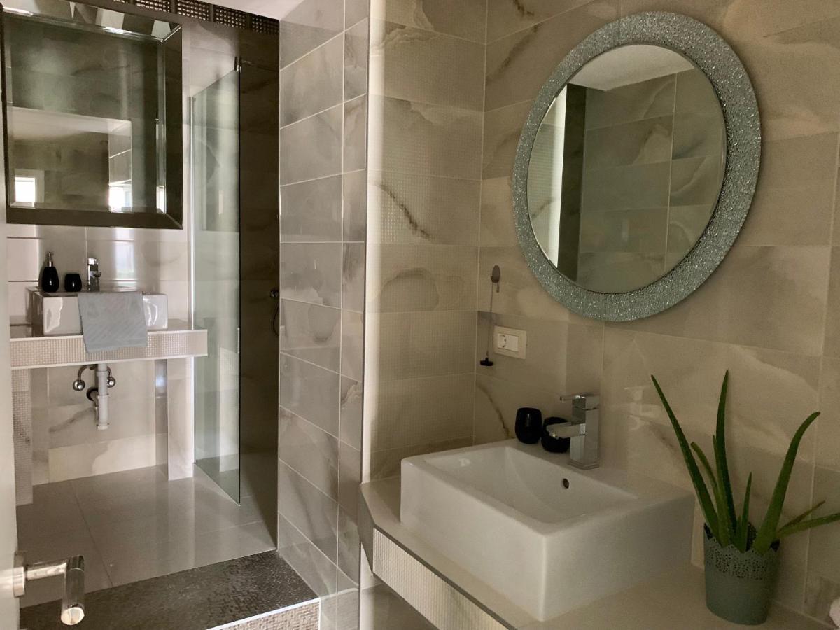 Deluxe Suites Mandic Омиш Экстерьер фото