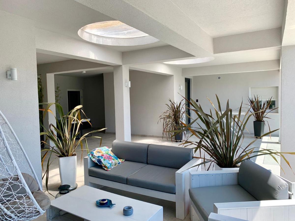 Deluxe Suites Mandic Омиш Экстерьер фото